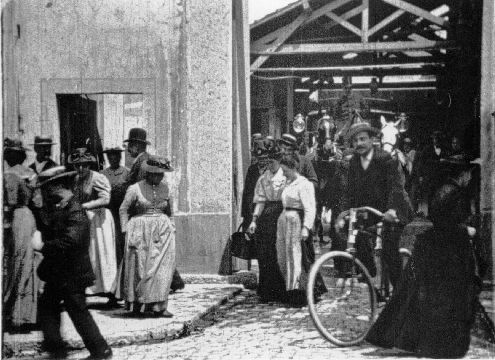 La sortie des usines Lumiere (1895)